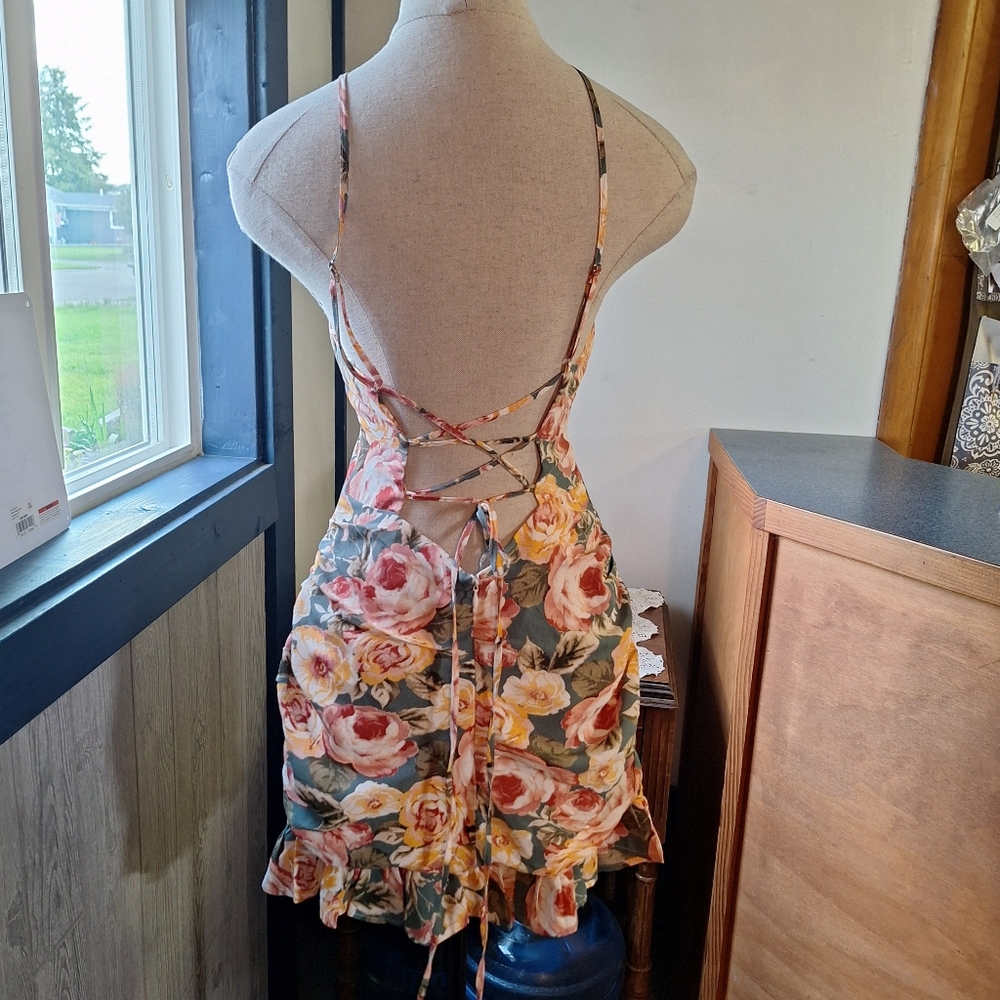 Hello Molly "Ruffled Cut-out" Floral Mini Dress, Size 6, NWOT - Picture 10 of 16